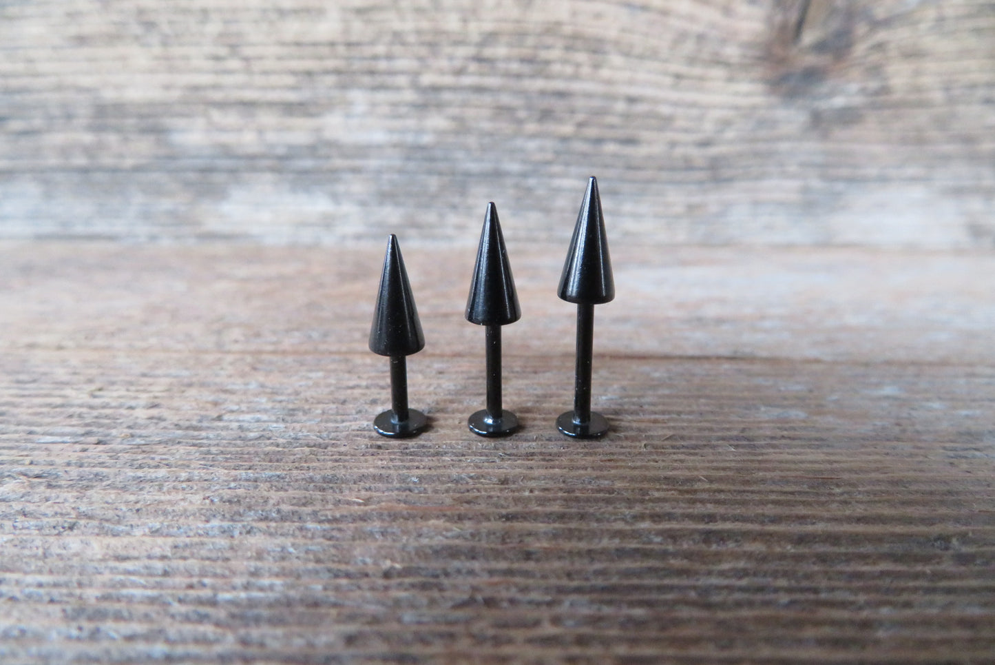 Black Titanium IP Long Spike 16G Flat Back Labret