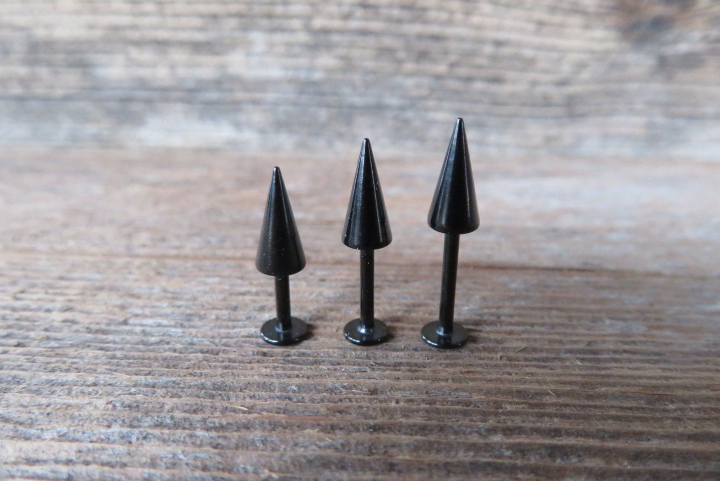 Black Titanium IP Long Spike 16G Flat Back Labret