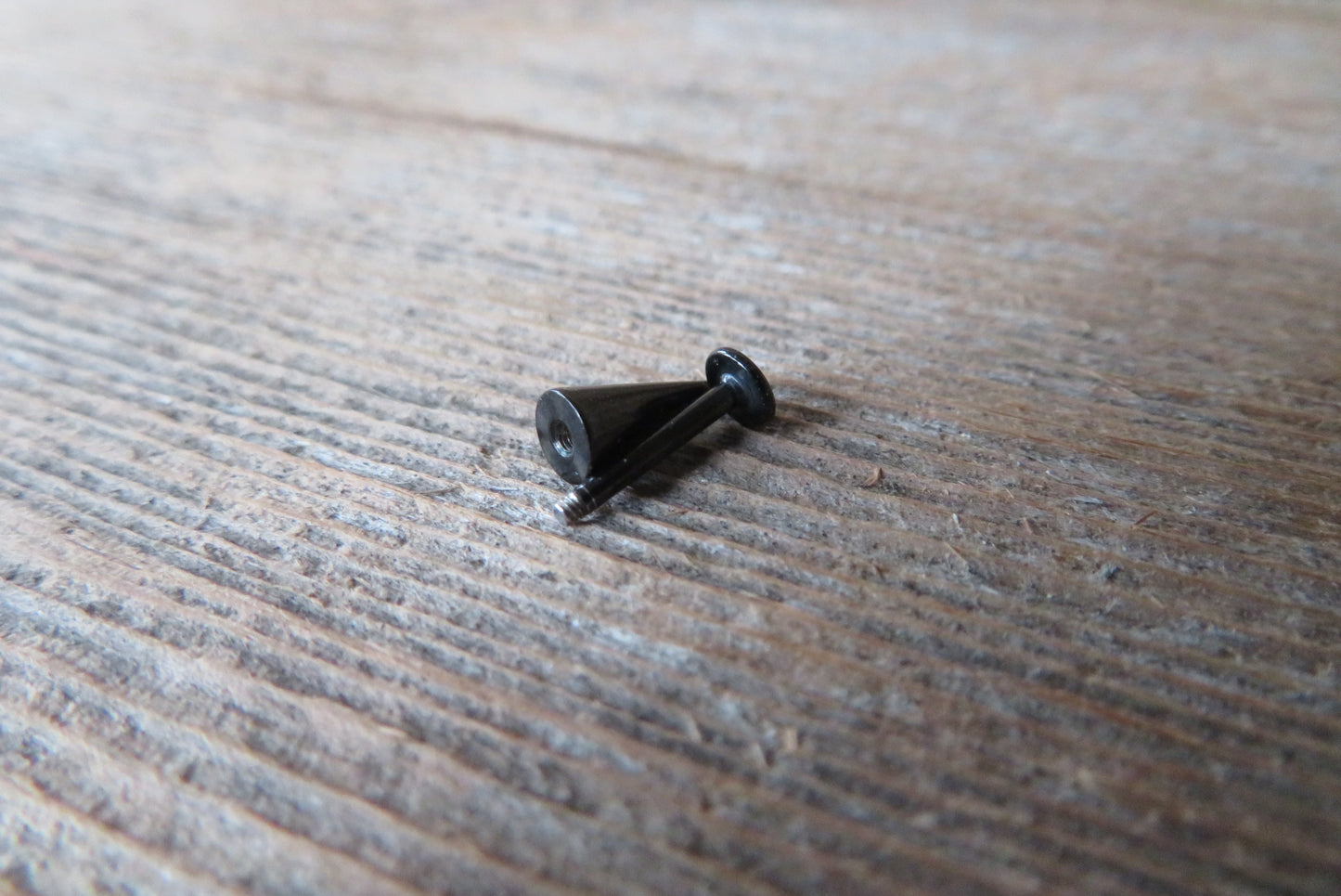 Black Titanium IP Long Spike 16G Flat Back Labret