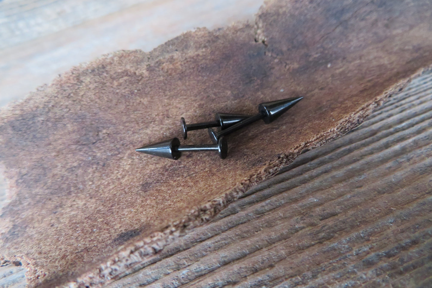 Black Titanium IP Long Spike 16G Flat Back Labret