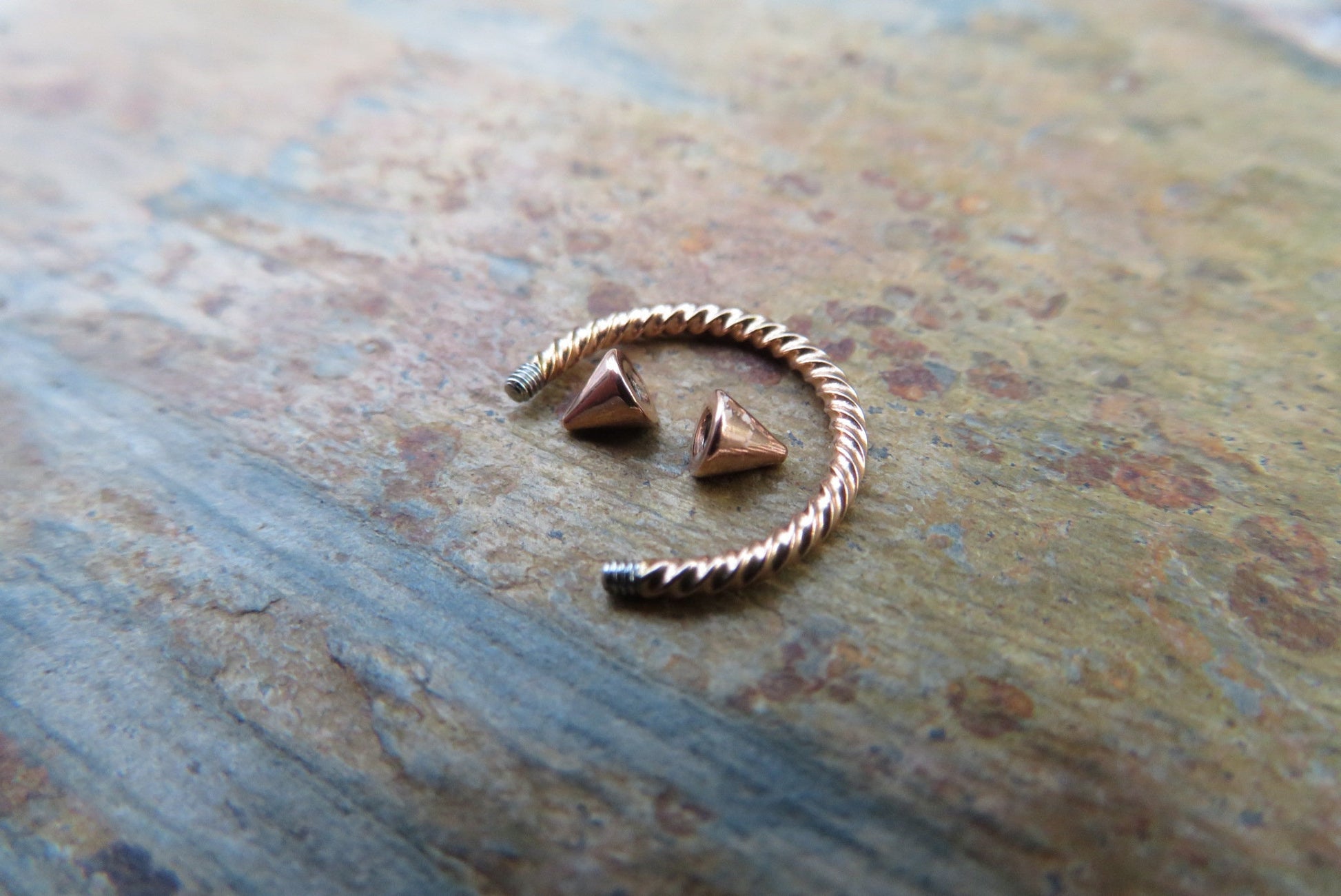 Rose Gold Titanium Ion Plated Twisted Spiked 16G (1.2mm) Horseshoe Ring Septum Piercing 316L Surgical Steel Spikes